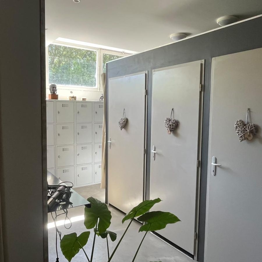 Vestiaires et espace de rangement du Studio K