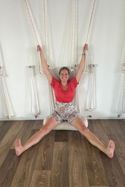 Femme enceinte pratiquant le yoga Iyengar au Studio K