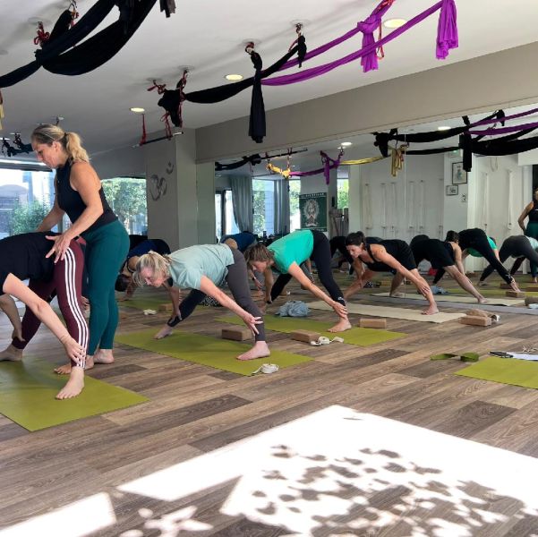 Cours collectif de Yoga Vinyasa au Studio K à Eybens